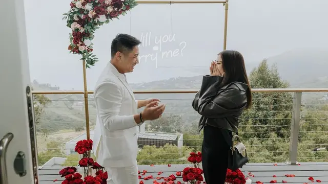 6 Momen Clarissa Tanoesoedibjo Dilamar Anthony Tjipto di Los Angeles, Romantis