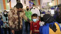 Wali Kota Medan, Bobby Nasution, meninjau langsung sentra vaksinasi massal
