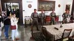 Pengunjung melihat koleksi di salah satu bagian ruangan Museum AH Nasution di Menteng, Jakarta, Sabtu (30/9). Bertepatan dengan peringatan 52 tahun peristiwa Gerakan 30 September 1965 Museum AH Nasution dipenuhi pengunjung. (Liputan6.com/Angga Yuniar)
