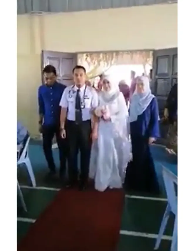 Aksi Pengantin Wanita Pakai Ambulans ke Tempat Resepsi Ini Bikin Geleng Kepala