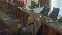 Baru Dibangun Habiskan Anggaran Rp77,8 Miliar, Plafon Gedung DPRD Bojonegoro Ambrol Saat Hujan Deras