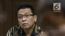 Terdakwa korupsi pengadaan dan pelaksanaan pembangunan kampus IPDN Sumbar di Kab Agam TA 2011, Dudy Jocom menyimak keterangan saksi aat menjalani sidang lanjutan di Pengadilan Tipikor Jakarta, Rabu (5/9). (Liputan6.com/Helmi Fithriansyah)