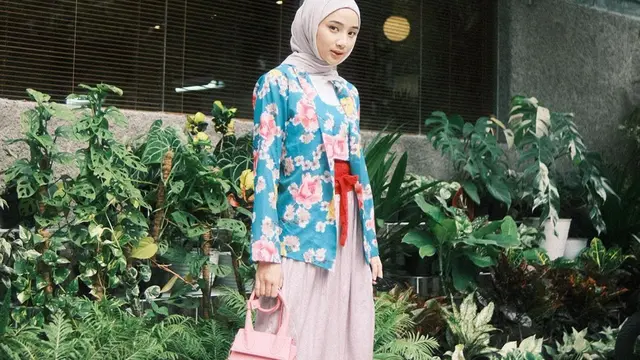 Pesona Ansellma Putri Pakai Kebaya, Selebgram Hits Bandung