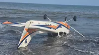 Pesawat latih milik API Banyuwangi jatuh di perairan Gumuk Kantong Muncar Banyuwangi (Istimewa)
