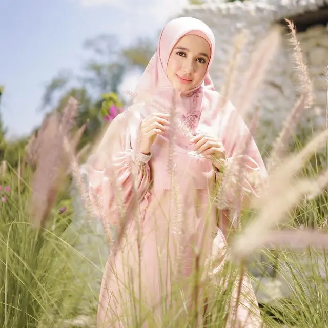 6 Artis Ini Setia Berhijab dan Tidak Ubah Penampilan Usai Cerai, Banjir Pujian