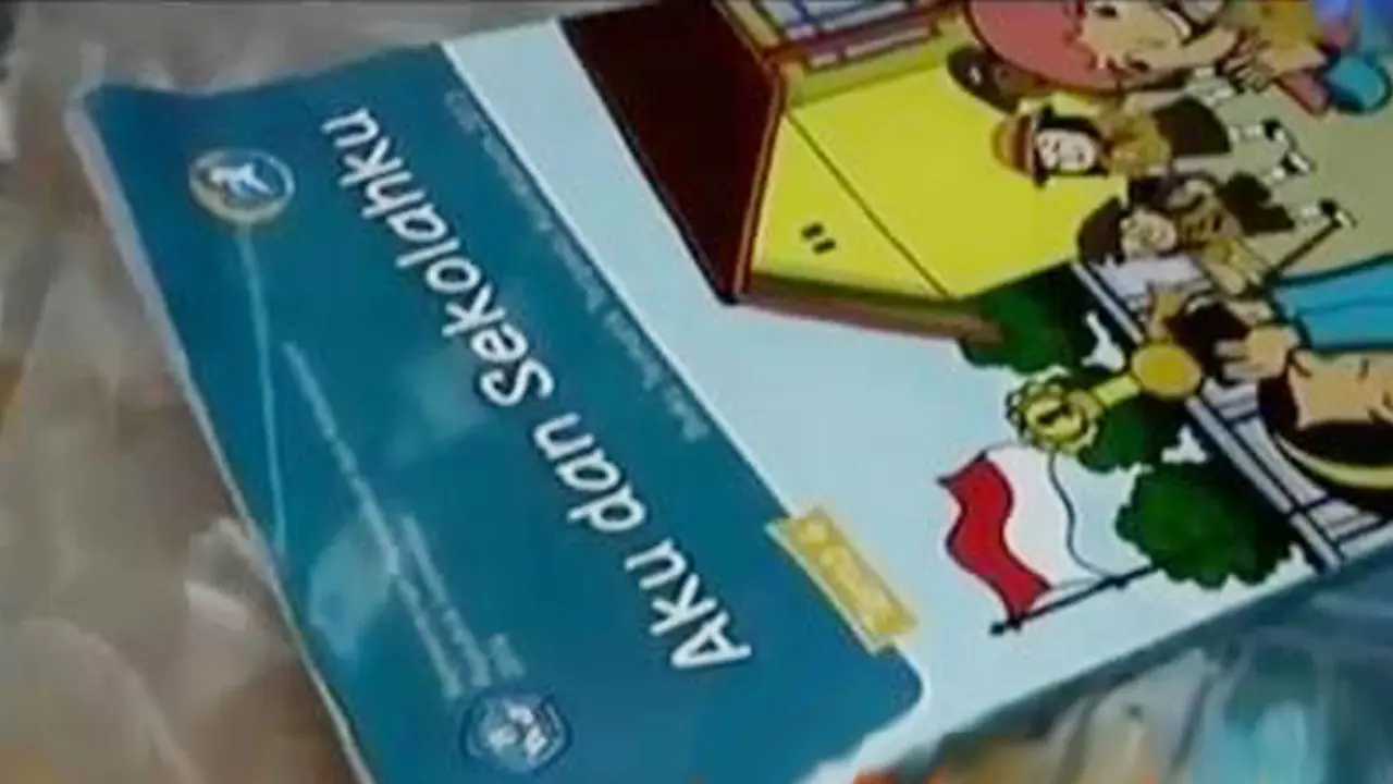 5 Pelajar Jual Buku Perpustakaan 