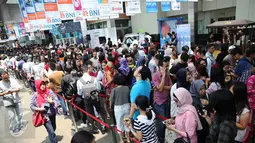 Pengunjung memadati Garuda Travel Fair 2015 di JCC, Senayan, Jakarta, Jumat (7/10). Pameran tersebut diharapkan dapat meningkatkan minat masyarakat Indonesia untuk berwisata di dalam dan luar negeri. (Liputan6.com/Angga Yuniar)