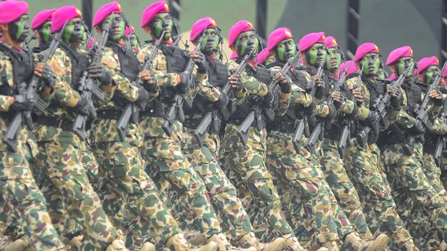 Defile Pasukan dan Alutsista Meriahkan Gladi Bersih HUT ke-79 TNI