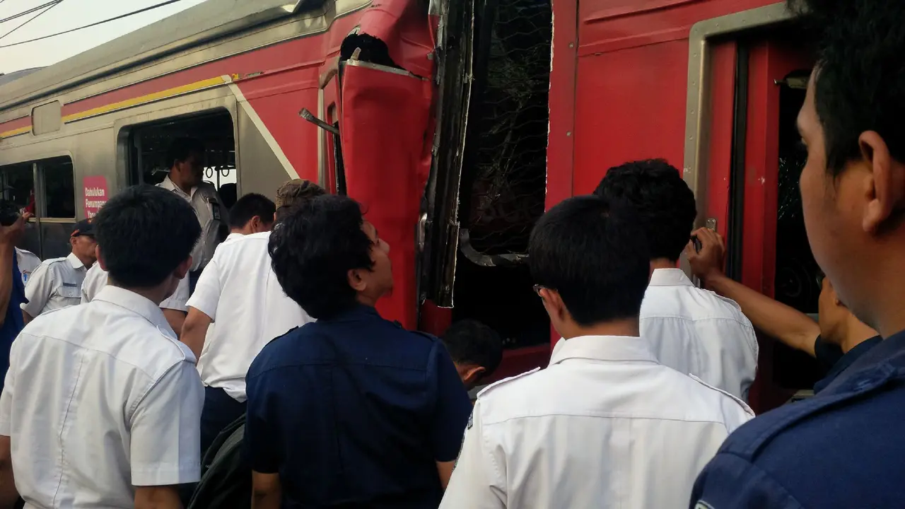 2 KRL bertabrakan di Stasiun Juanda