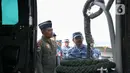 TNI AU juga mengerahkan empat F-16 dari Skadron Udara 16 Wing Udara 6 Lanud Roesmin Nurjadin untuk mengawal kedatangan pesawat-pesawat tamu negara saat pelantikan presiden dan wakil presiden terpilih. (Liputan6.com/Herman Zakharia)