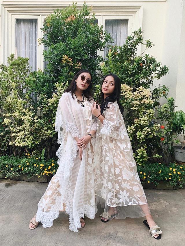 Makin Dewasa dan Cantik, Ini 6 Potret Kedua Anak Dede Yusuf