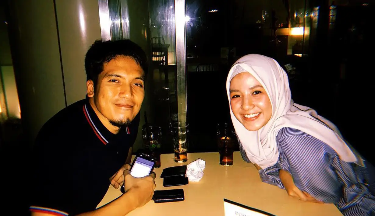 Sebagai orang tua. Natasha dan Desta pastinya sudah tidak sabar menanti kehadiran buah hatinya yang ketiga ini. Terlebih, jagoan kecilnya nanti berjenis kelamin laki-laki. Makin harmonis pastinya keluarga ini. (Instagram/desta80s)