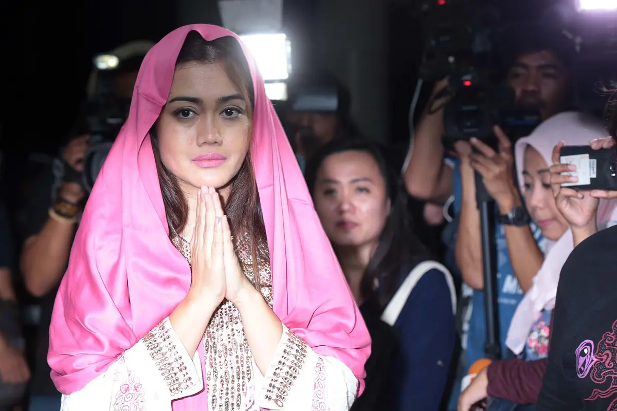 [Bintang] Nia Anggia (Adik Julia Perez)