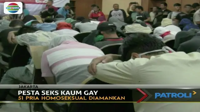 Sebanyak 51 pria penyuka sesama jenis tertunduk saat gelar perkara di Polres Jakarta Pusat.