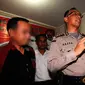 Polisi gadungan yang mengaku berpangkat AKP ini menganiaya seorang pramusaji di salah satu home stay di Palu, Sulteng. (Liputan6.com/Dio Pratama)