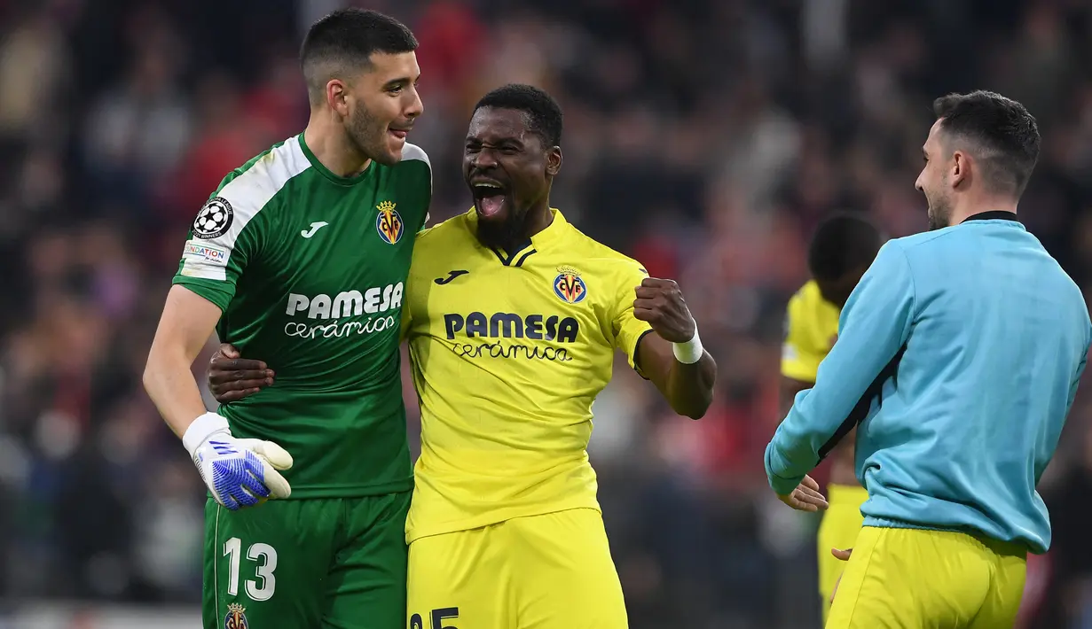 Geronimo Rulli. Kiper Argentina berusia 30 tahun yang telah 2 musim memperkuat Villarreal sejak didatangkan dari Real Sociedad pada awal musim 2020/2021 dengan nilai transfer 5 juta euro ini menjadi kiper dengan jumlah penyelamatan terbanyak kedua di Liga Champions musim 2021/2022. Ia total membuat 41 saves dan 3 kali clean sheet dari 12 laga. Villarreal sendiri dibawanya hingga ke babak semifinal hingga akhirnya takluk dari Liverpool. (AFP/Christof Stache)