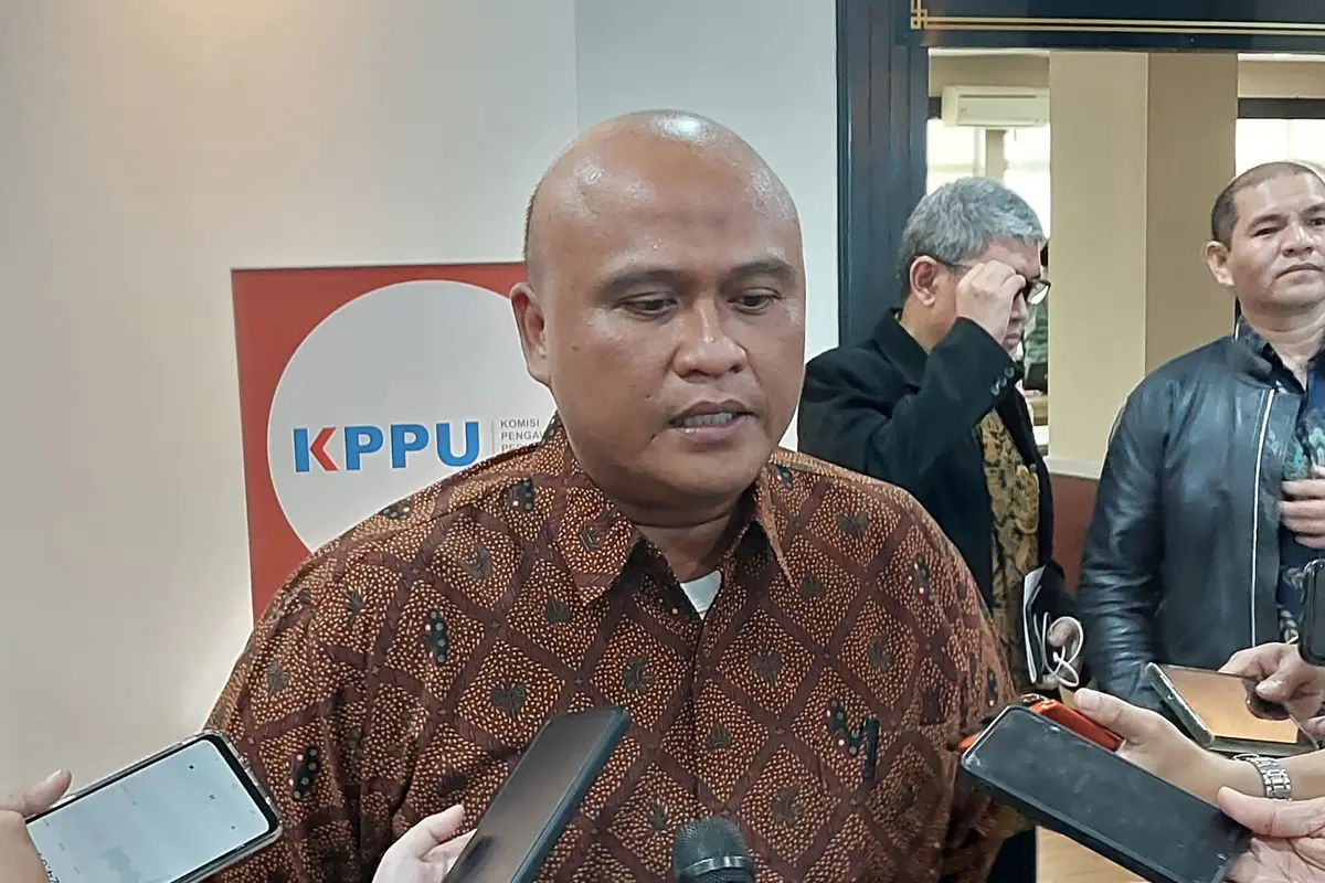 Anggota Komisi Pengawas Persaingan Usaha (KPPU) Hilman Pujana di Kantor KPPU, Jakarta, Rabu (28/2/2024). (Arief/Liputan6.com)