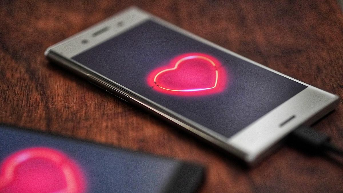 Jangan Terlalu Effort! Ini yang Bikin Pria Nggak Percaya Kamu di Online Dating
