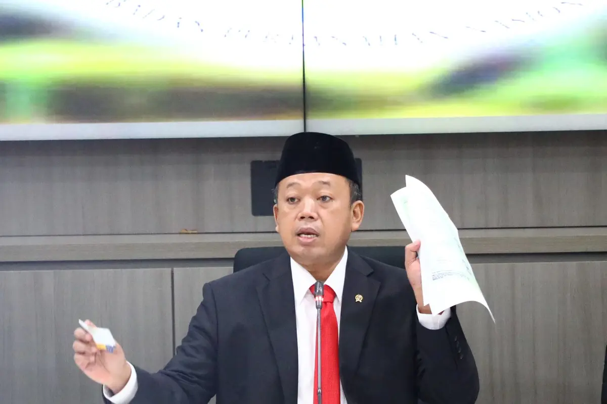 Menteri Agraria dan Tata Ruang/Kepala Badan Pertanahan Nasional (ATR/BPN) Nusron Wahid saat konferensi pers, Senin (20/1/2025). (Foto: Liputan6.com/Arief R)