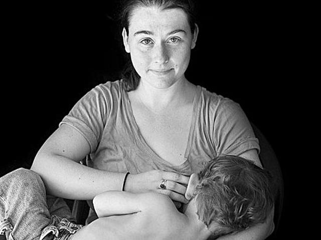 Foto Indahnya Menyusui Bayi Di Depan Umum Health Liputan6 Com Kumpulan video cara ibu cantik menyusui. foto indahnya menyusui bayi di depan