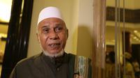 Penasihat spiritual Mitra Kukar, Ustad Abdulqodir bin Umar Alhasni saat di Hotel Sultan,Jakarta, Minggu (24/1/2016). (Bola.com/Arief Bagus)