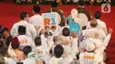 Pada Senin (23/9/2024) malam, Komisi Pemilihan Umum (KPU) Provinsi DKI Jakarta menggelar siding pleno terbuka untuk melakukan pengundian nomor urut pasangan calon. (Liputan6.com/Angga Yuniar)