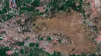 Citra satelit 1 Oktober 2018 yang disediakan oleh DigitalGlobe ini menunjukkan lingkungan Petobo di Palu, Indonesia, setelah gempa bumi dan tsunami berikutnya menyebabkan kerusakan dan likuifaksi yang besar di desa. (DigitalGlobe, perusahaan Maxar via AP)