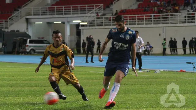 Jalannya pertandingan Mitra Kukar vs Arema Cronus