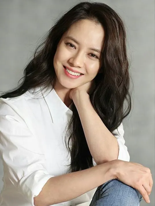 Berlangsungnya syuting Running Man yang terbilang cukup lama ini tentu saja sudah menimbulkan kebersamaan di antaranya. Salah satunya Song Ji Hyo yang sudah menganggap pemain dan kru Running Man seperti keluarga. (Instagram/jihyo_0815)