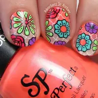 Coba nail art lucu ini yuk, siapa tau si dia genggamannya lebih erat ke kamu. 