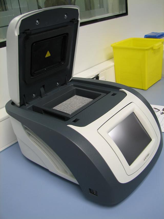Mesin PCR - Mmparedes, CC BY 3.0 via Wikimedia Commons