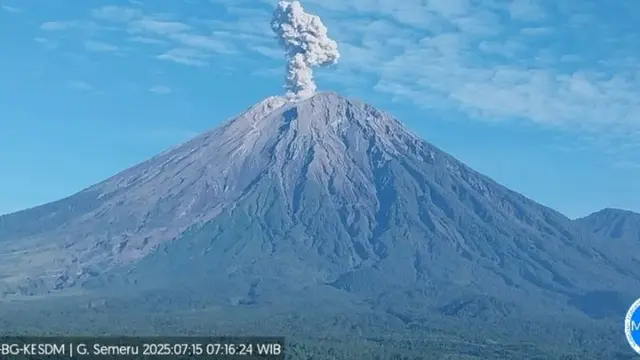 Gunung Semeru erupsi lagi dengan tinggi letusan capai 1,2 Km (Istimewa).