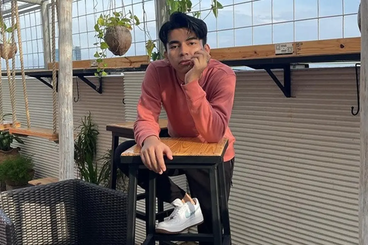Kian Terkenal, Ini 6 Fashion Item Dimas Ahmad yang Ditaksir Jutaan Rupiah