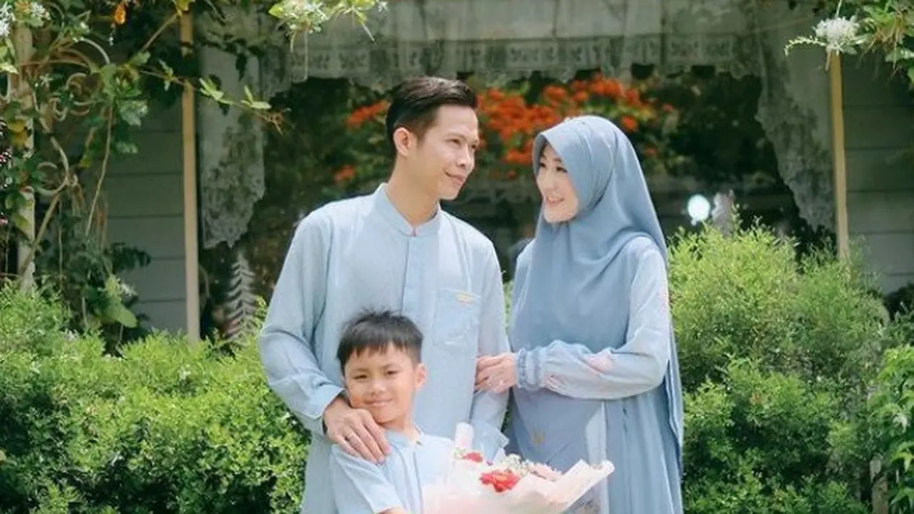 Potret keluarga harmonis Larissa Chou (Sumber: Instagram/larissachou)