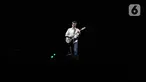 Vokalis grup musik Weezer, Rivers Cuomo saat tampil di atas panggung Soundrenaline di Allianz Ecopark, Ancol, Jakarta Utara, Sabtu (26/11/2022). Weezer tampil memeriahkan Soundrenaline 2022 dengan membawakan lagu  Beverly Hills, dan Anak Sekolah milik Chrisye. (Liputan6.com/Herman Zakharia)