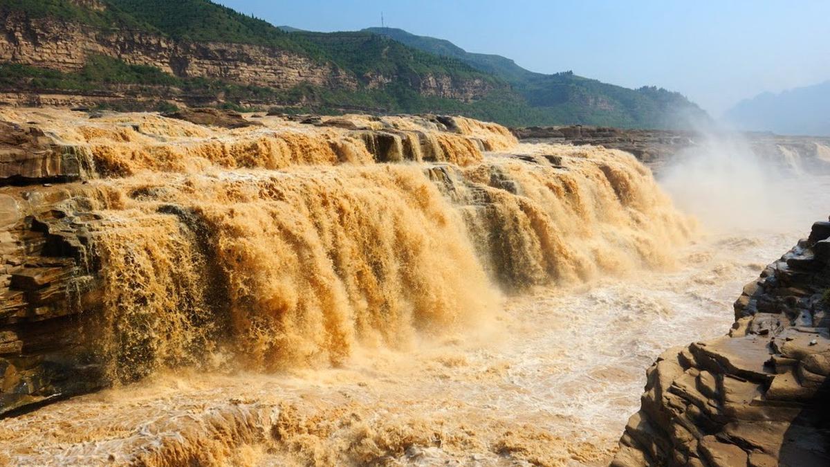 Особенности хуанхэ. Водопад Хукоу Китай. Река Хуанхэ водопад. Желтый водопад Хукоу в Китае. Водопад Хукоу на реке Хуанхэ.