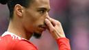 Pemain Bayern Munchen, Leroy Sane saat laga lanjutan Liga Jerman 2022/2023 melawan TSG Hoffenheim di Allianz Arena, Munchen, Senin (17/04/2023) WIB. Bibir atas Sane terlihat mengalami pembengkakan setelah terlibat pertikaian dengan Sadio Mane setelah laga leg pertama Liga Champions melawan Manchester City. (AFP/Christof Stache)