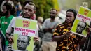 Massa Front Rakyat Indonesia untuk West Papua (FRI-West Papua) menggelar unjuk rasa di depan Kedutaan Besar Amerika Serikat, Jakarta, Kamis (15/8/2019). Massa mengecam Amerika Serikat dan memintanya bertanggung jawab atas penjajahan yang dilakukan di West Papua. (Liputan6.com/Faizal Fanani)