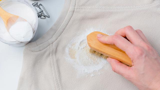 10 Cara Menghilangkan Noda Kuning Pakaian yang Membandel, Anti Repot dan Bersih Seketika