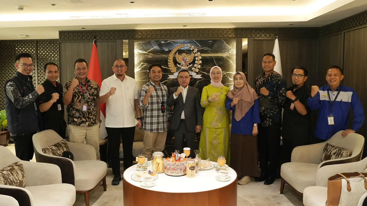 Wakil Ketua DPR Sufmi Dasco Ahmad bersama pimpinan Komisi VI DPR menerima perwakilan Serikat Karyawan Telkom Indonesia (Sekar Telkom) di Gedung DPR RI, Senayan, Jakarta, Kamis 23 Juli 2026.