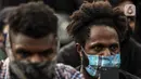 Masyarakat Papua mengenakan masker saat memperingati Operasi Trikora 19 Desember 1961 di Patung Kuda, Jakarta, Sabtu (19/12/2020). Massa juga menuntut penghentian rasisme dan politik rasial. (Liputan6.com/Johan Tallo)