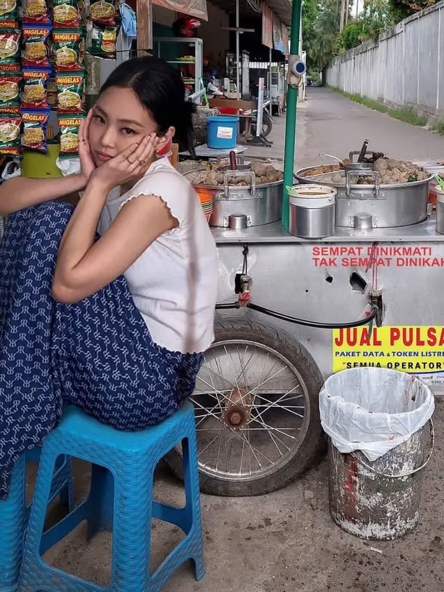 6 Editan Foto Artis Top Dunia Jualan Bakso Ini Bikin Ngakak