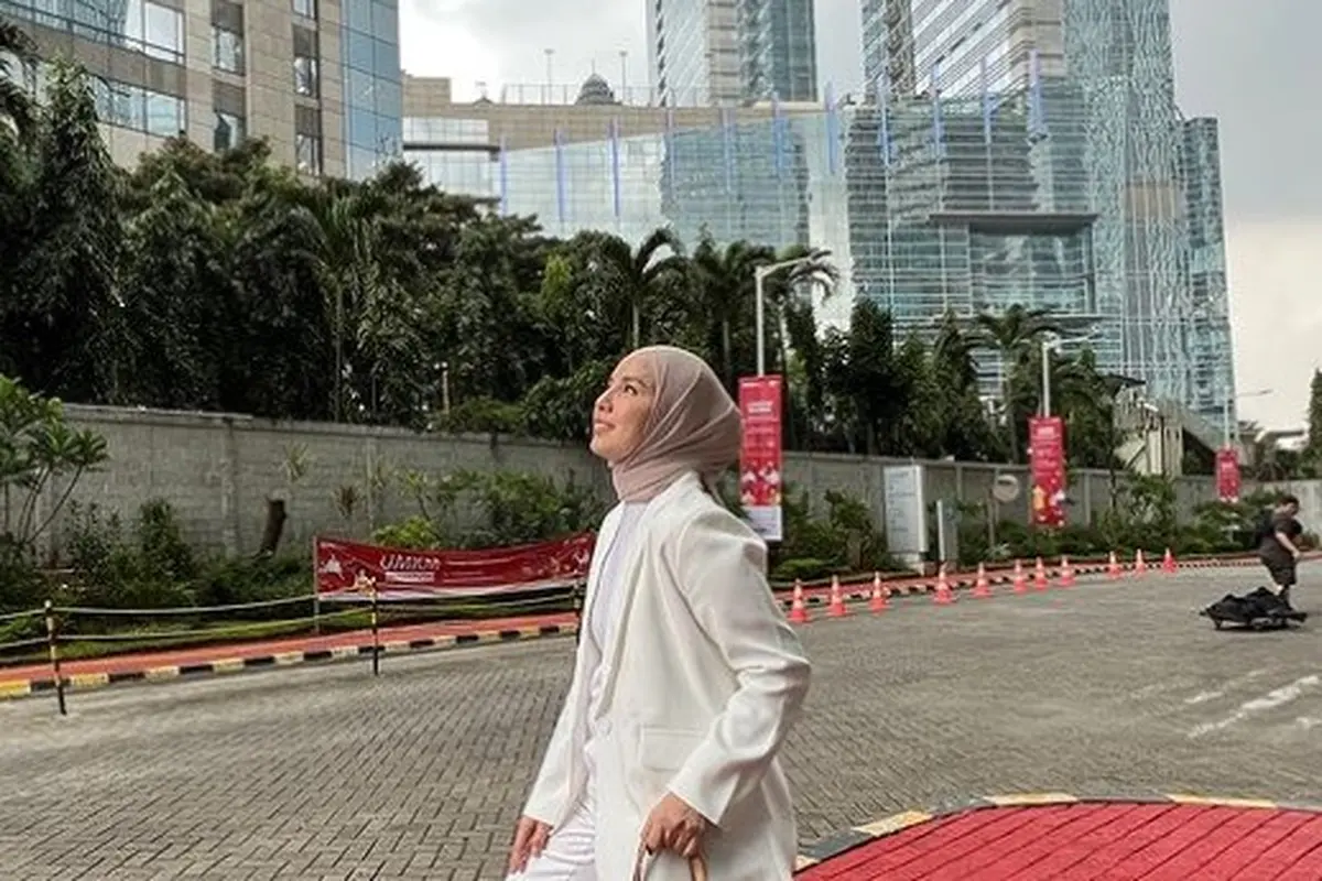 Potret OOTD Tya Ariestya (Sumber: Instagram/@tya_ariestya)