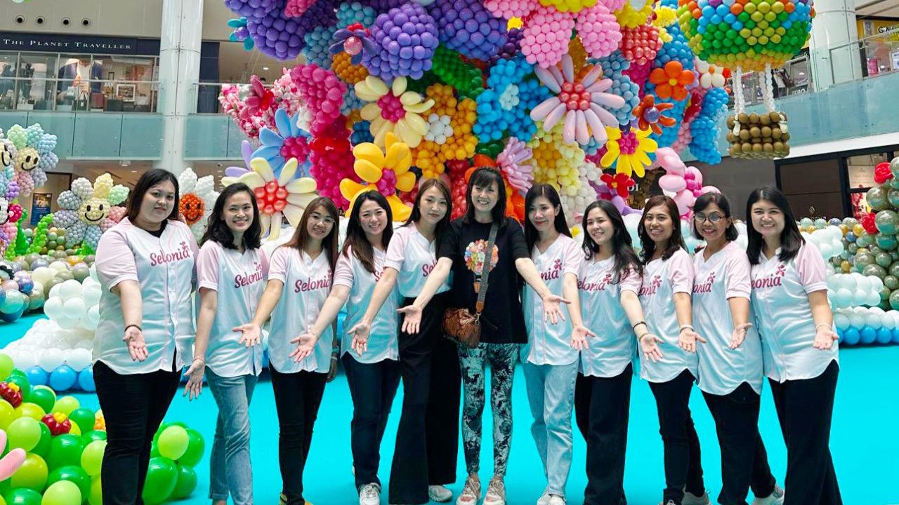 Lily Tan dan Komunitas Selonia Pecahkan Asia Book of Records