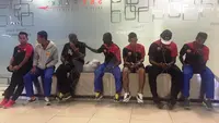 Andik Vermansah ikut dalam rombongan Selangor FA ke Dhaka, tetapi ia tak akan dimainkan di laga kontra Sheikh Jamal karena masih cedera. (Selangor FA Facebook)