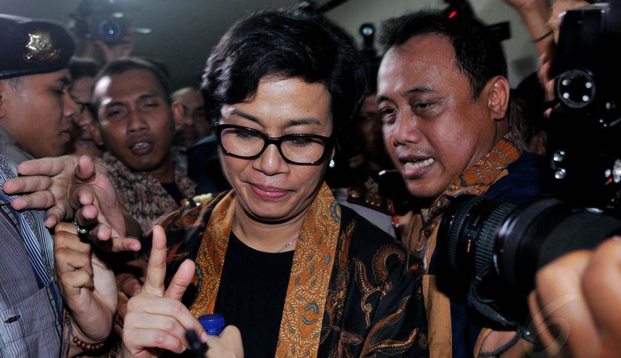 Sri Mulyani tiba di Pengadilan Tipikor pukul 08.45 WIB dan tak memberi komentar apapun pada wartawan, Jumat (2/5/14). (Liputan6.com/Johan Tallo) 