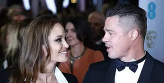Perseteruan antara Angelina Jolie dan Brad Pitt memang sering terjadi belakangan ini. Namun kabarnya kini sudah menemukan persetujuan baru untuk masalah perceraian mereka. (AFP/Bintang.com)