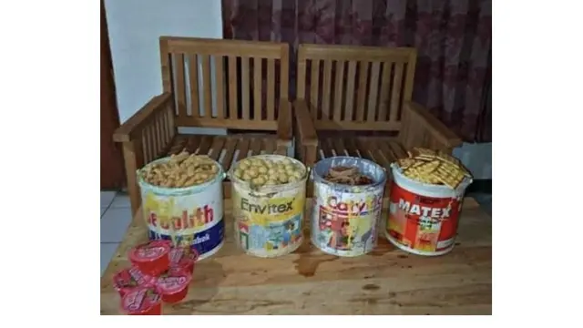 6 Cemilan Kuli Bangunan saat Bekerja Ini Bikin Tepuk Jidat