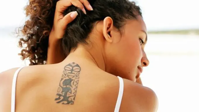 Sembunyikan tato bisa dengan cara mudah/copyright: thinkstockphotos.com