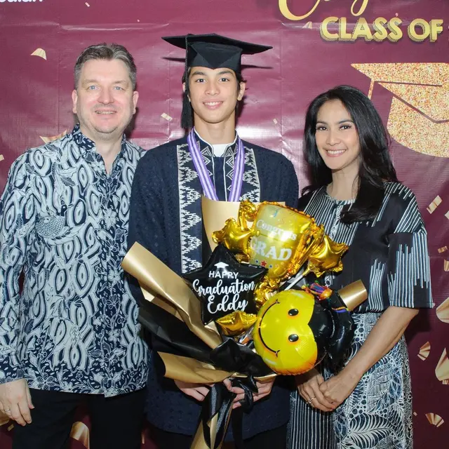 6 Momen Kelulusan SMP Eddy Meijer Anak Maudy Koesnaedi, Penuh Rasa Bangga